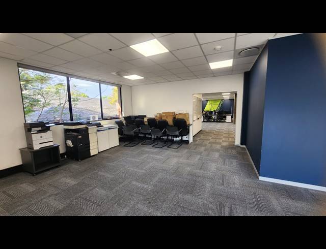 412M² OFFICE TO LET IN HOUGHTON ESTATE